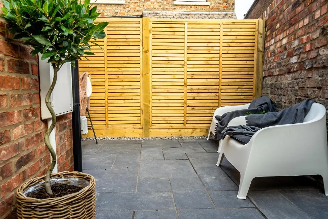 Bay Tree Cottage York 0*,